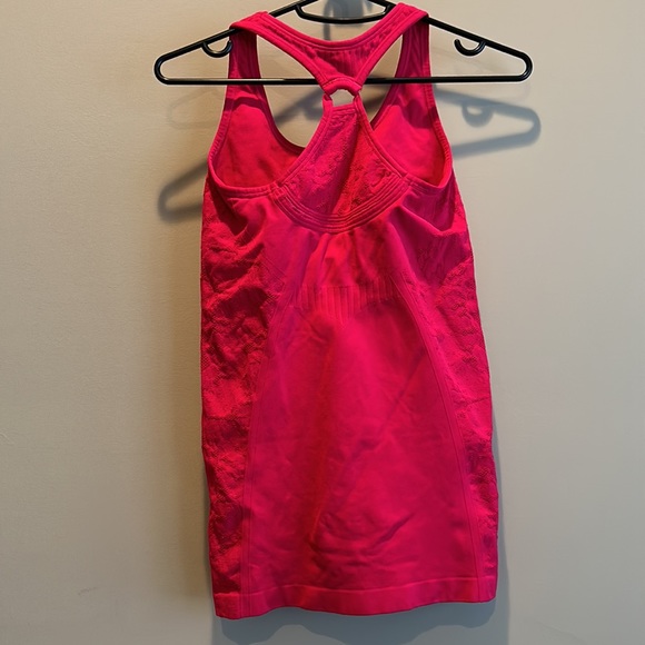 NWOT, Nux, Womens, Athletic Tank, built-in shelf bra, textured side detail - Picture 4 of 7